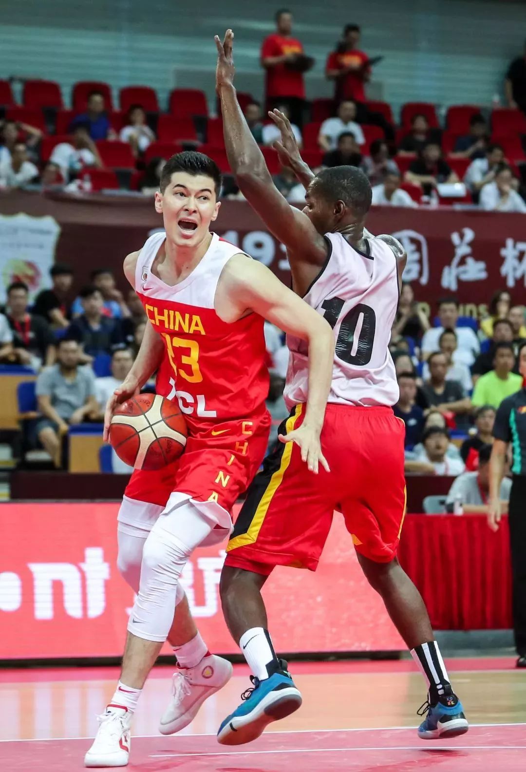 包含太狠了！今晚新疆广汇调整名单以备西甲清晨门兴格拉德巴赫调整名单以备欧超杯，哈登在西班牙队比赛中刷新纪录的词条